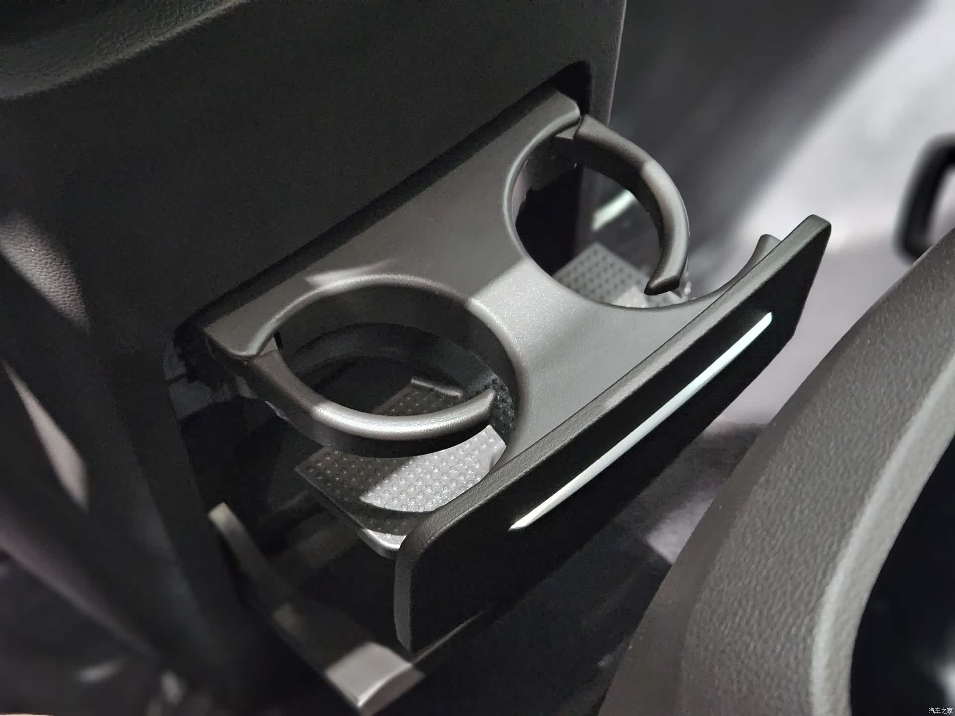 Roewe iMAX8, 1900 21