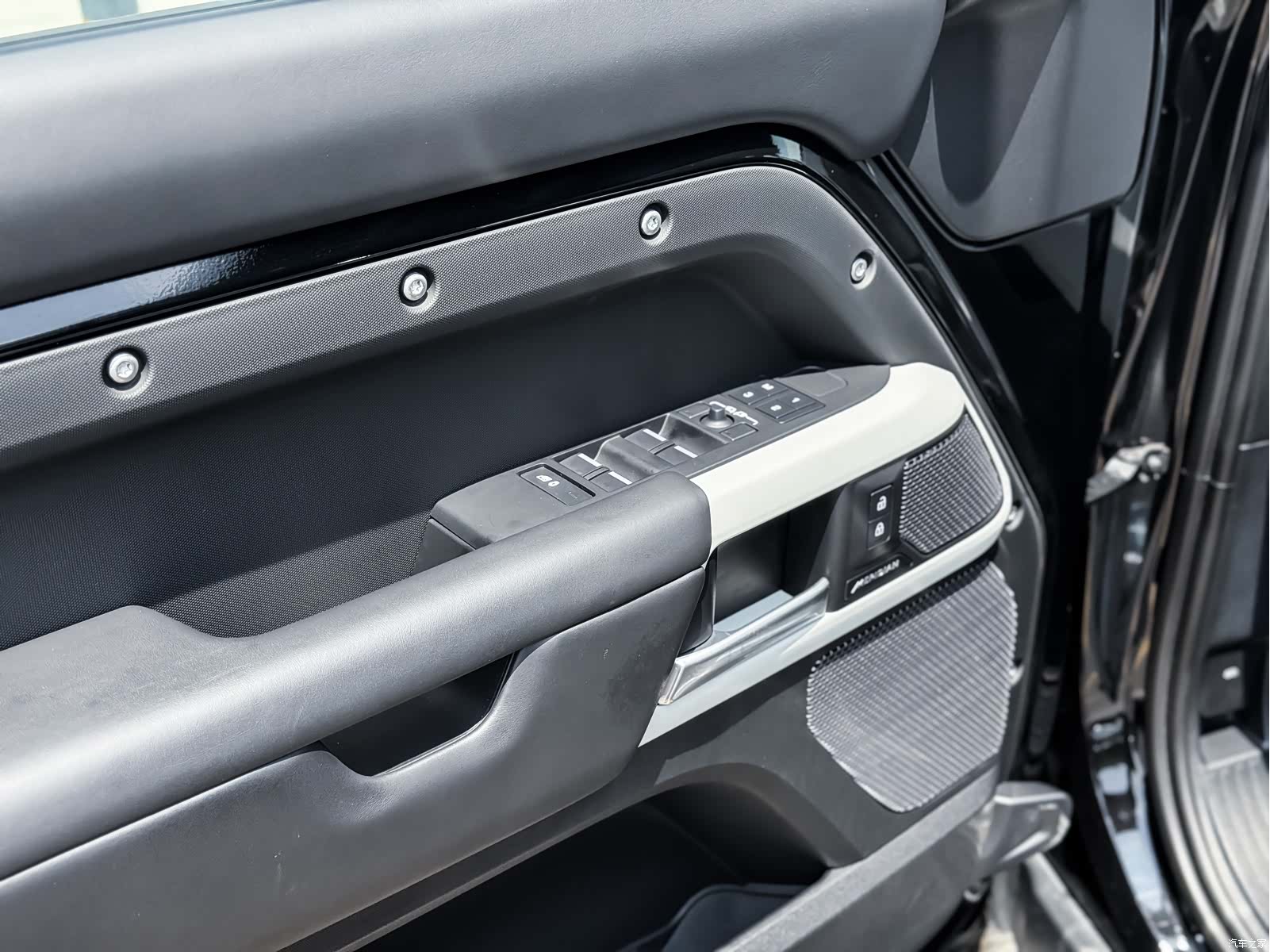 Land Rover Defender, 2024 все фото
