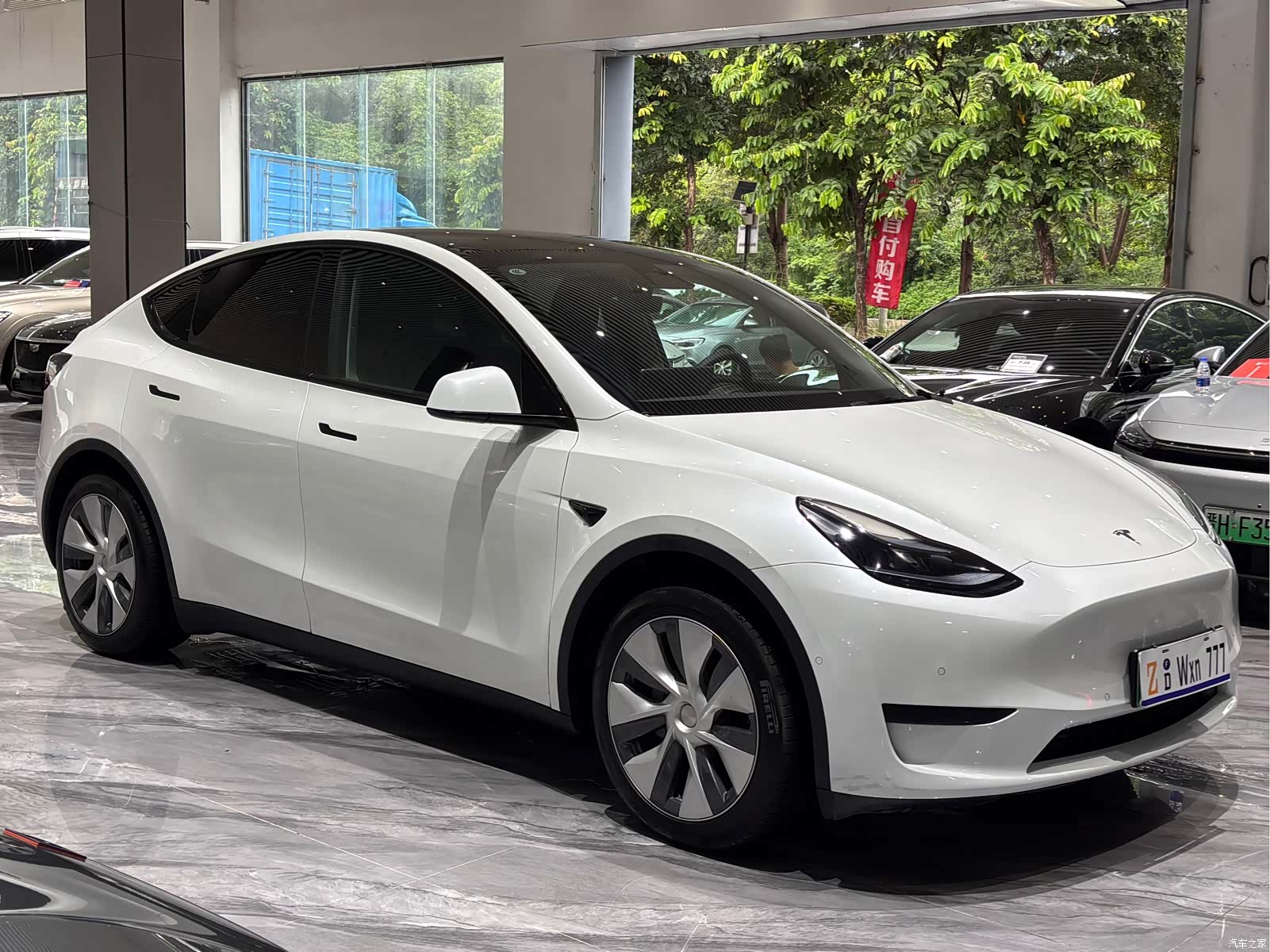 Tesla Model Y, 2023 4