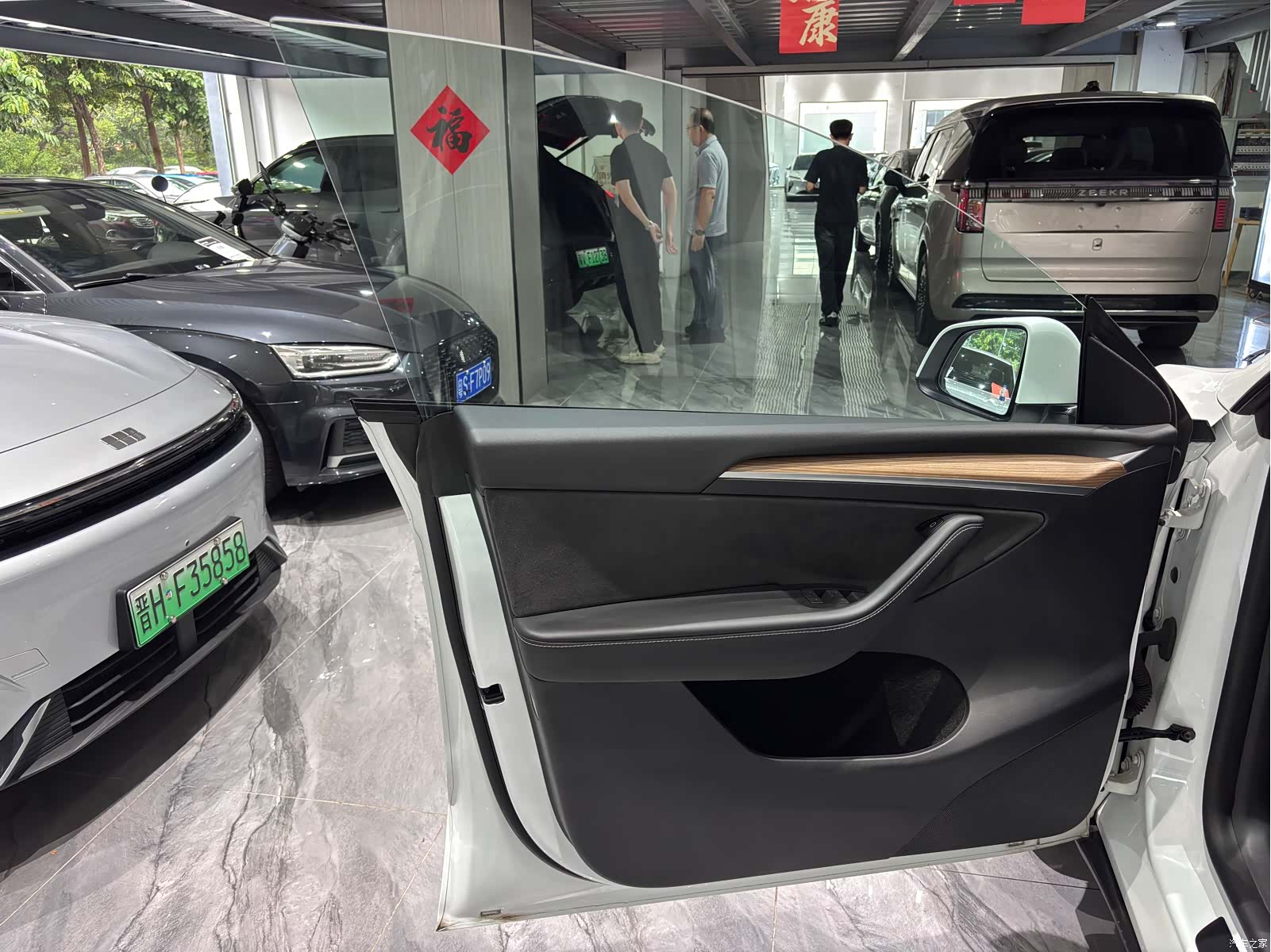Tesla Model Y, 2023 18
