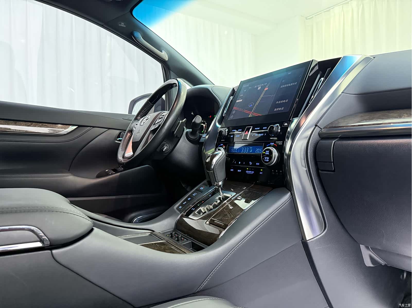 Toyota Alphard, 2021 10