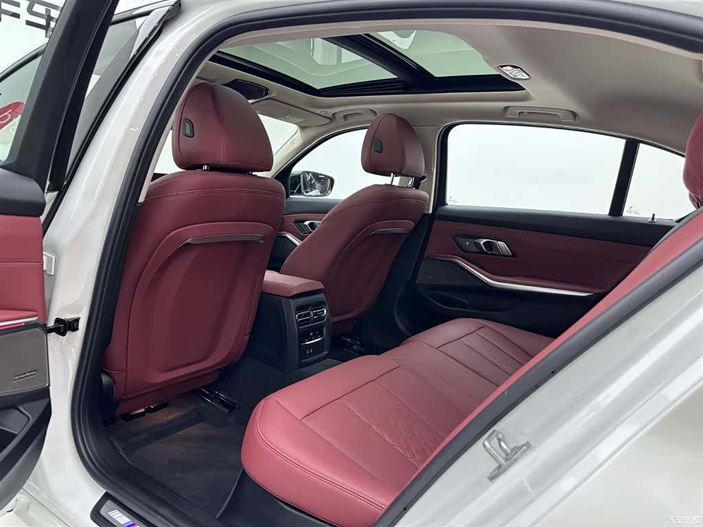 BMW 3 Series, 2024 22