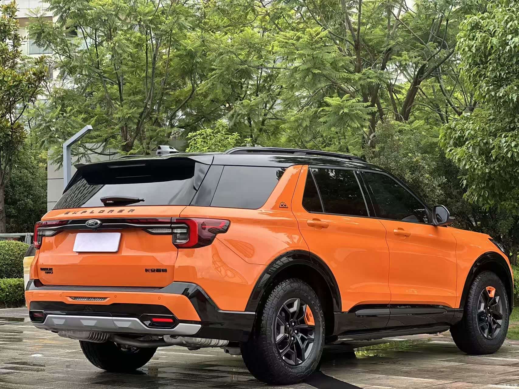 Ford Explorer, 2024 4