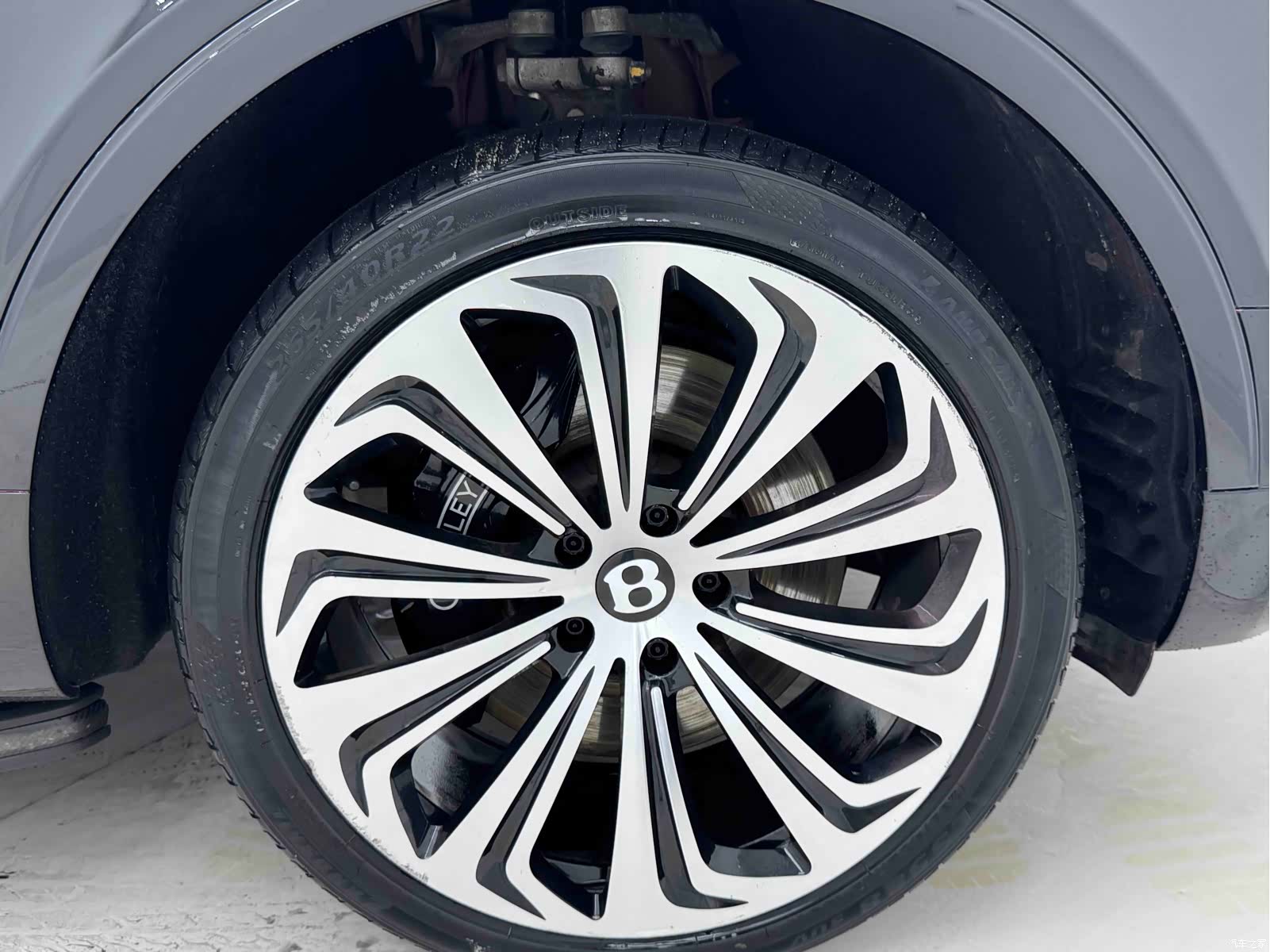 Bentley Bentayga, 2018 41
