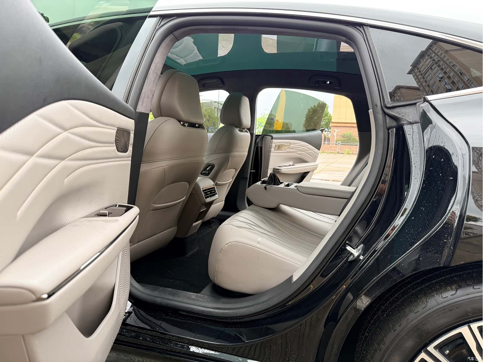 Geely 8, 2025 18