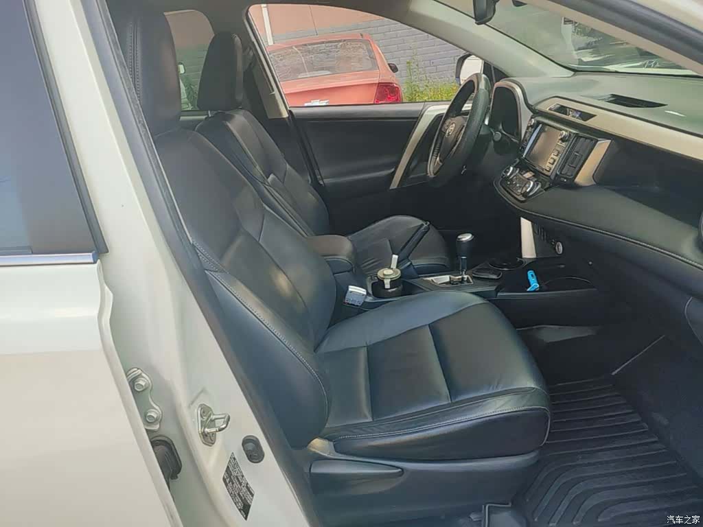 Toyota RAV4, 2015 25