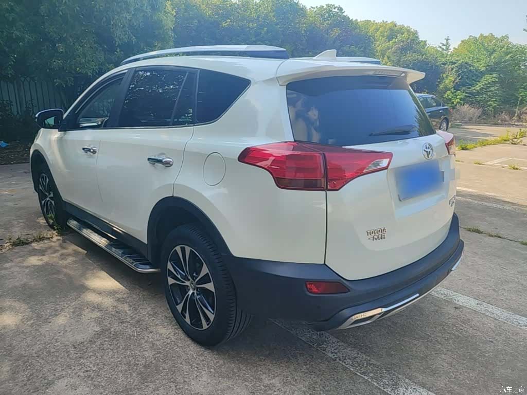 Toyota RAV4, 2015 все фото