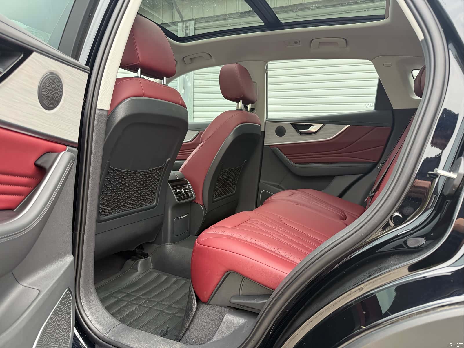 Hongqi HS5, 2025 12