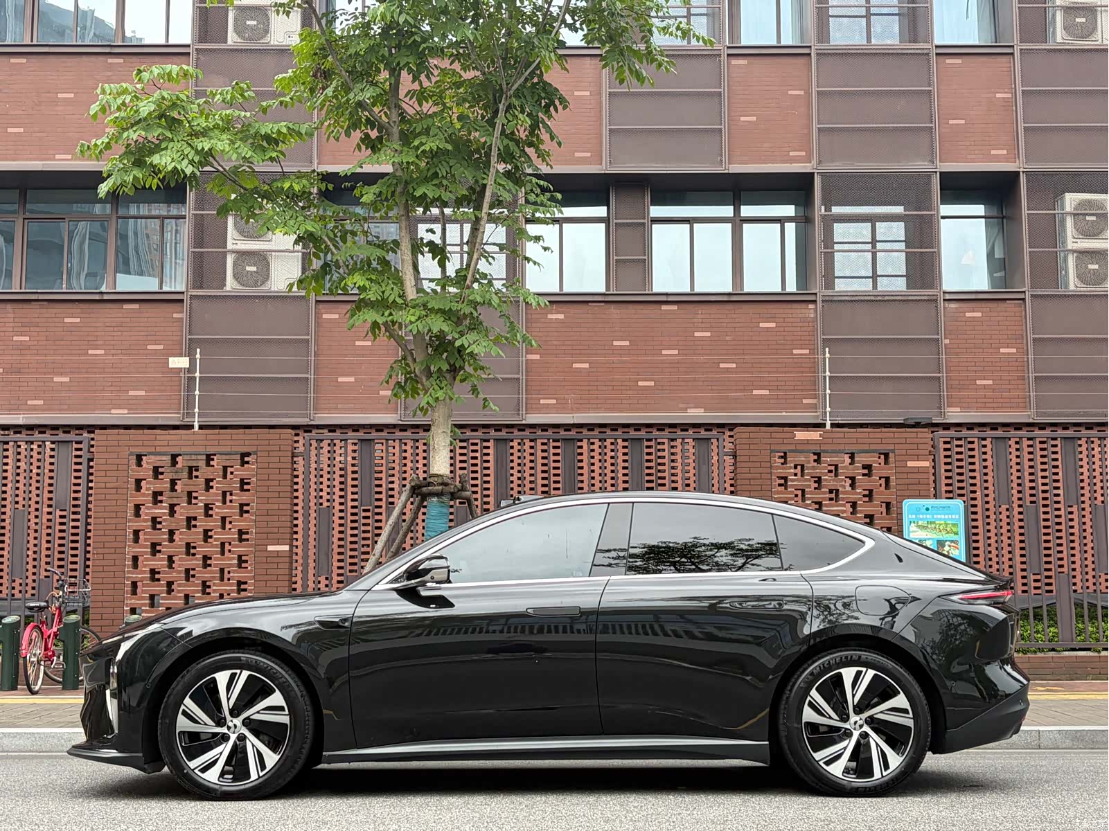 NIO ET5, 2025 все фото