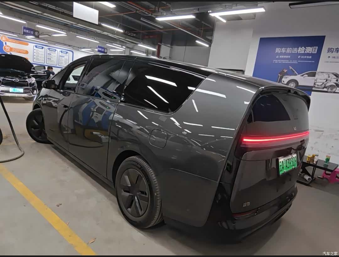 Li Auto MEGA, 2025 7