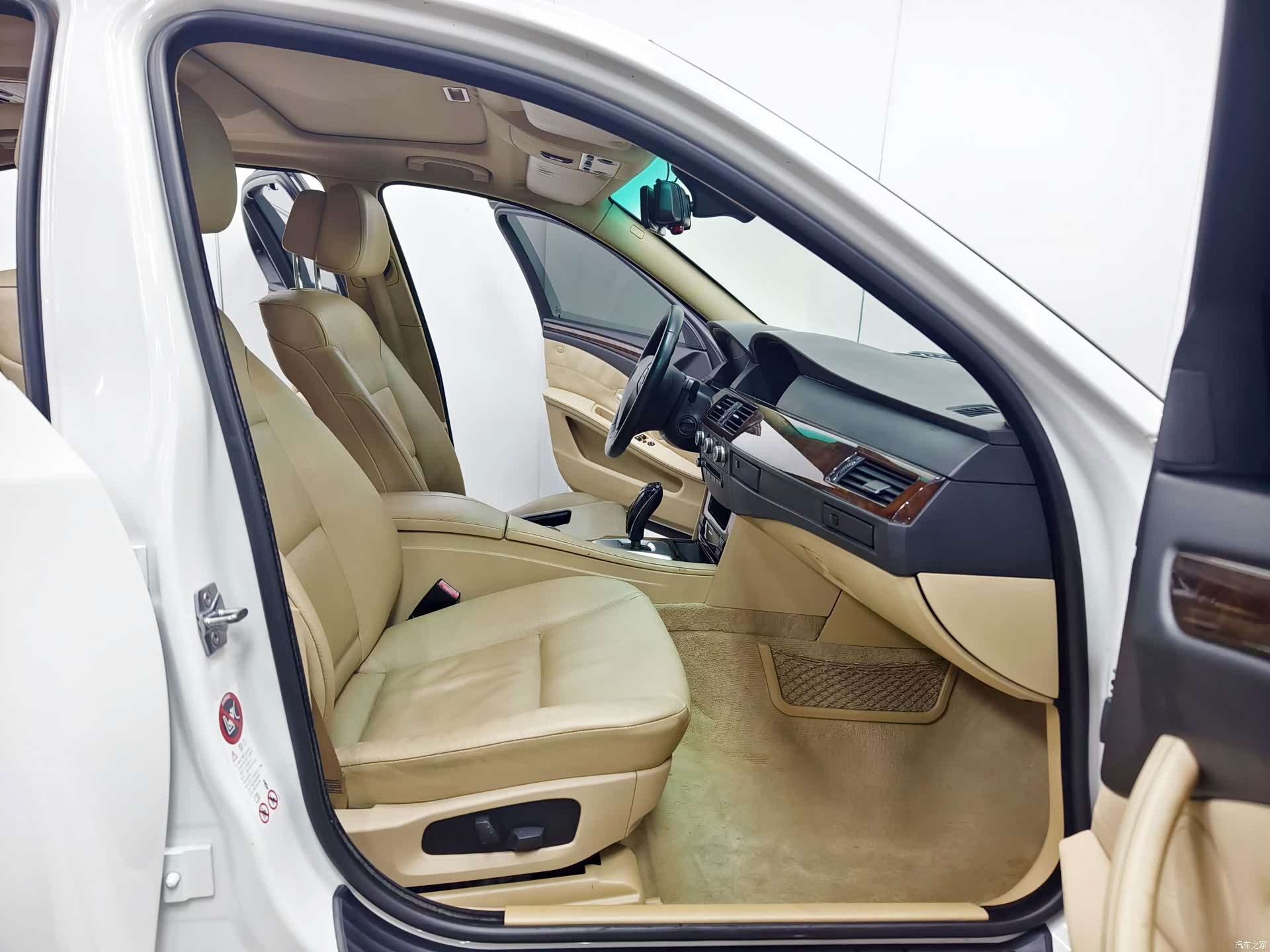 BMW 5 Series, 2010 9