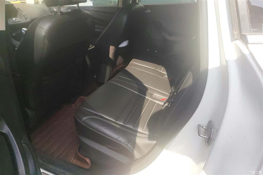 Ford Kuga, 2015 11