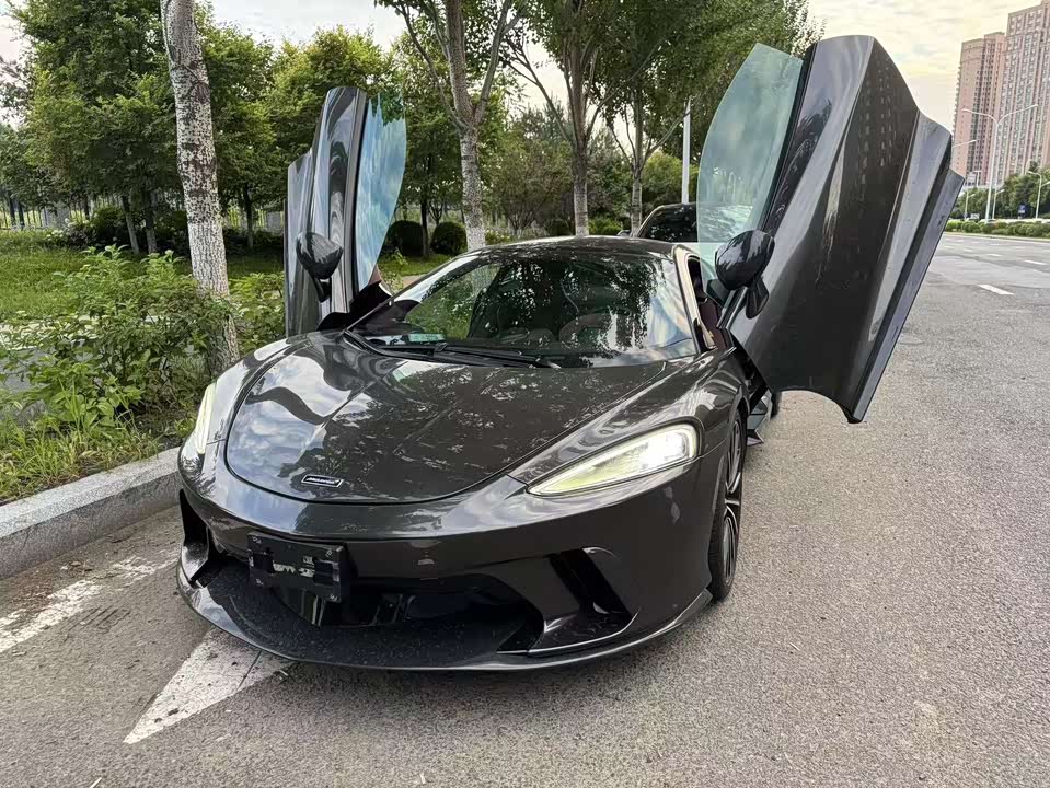 McLaren GT