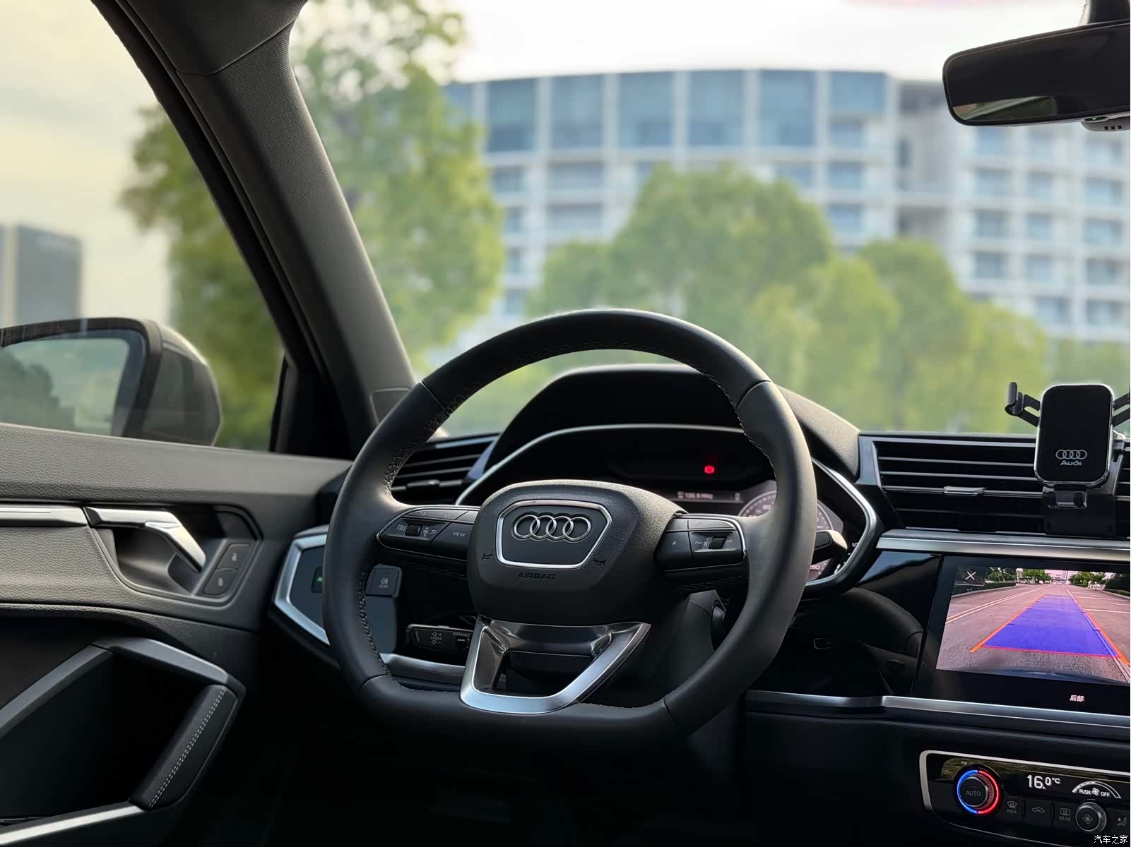 Audi Q3, 2024 9