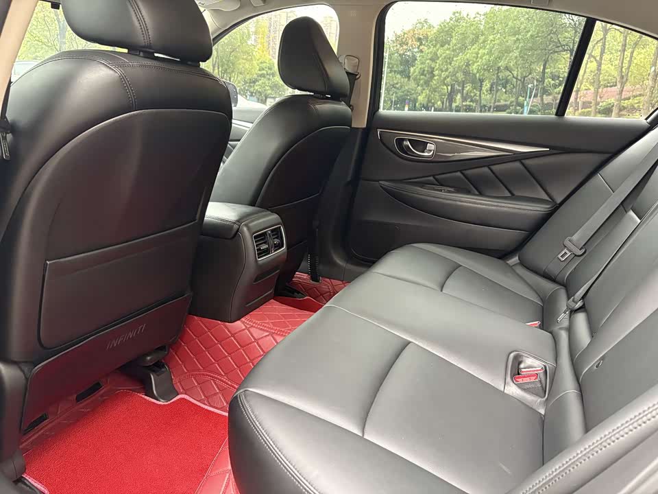 Infiniti Q50L