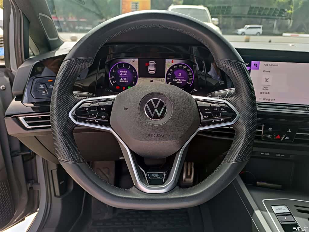 Volkswagen Golf, 2024 12