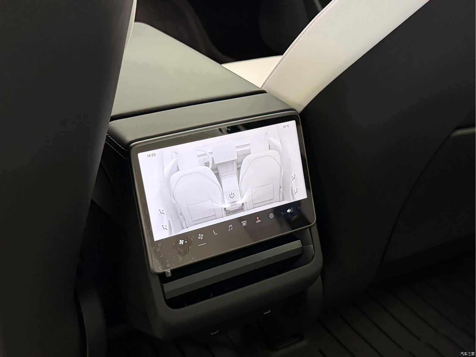 Tesla Model 3, 2025 15