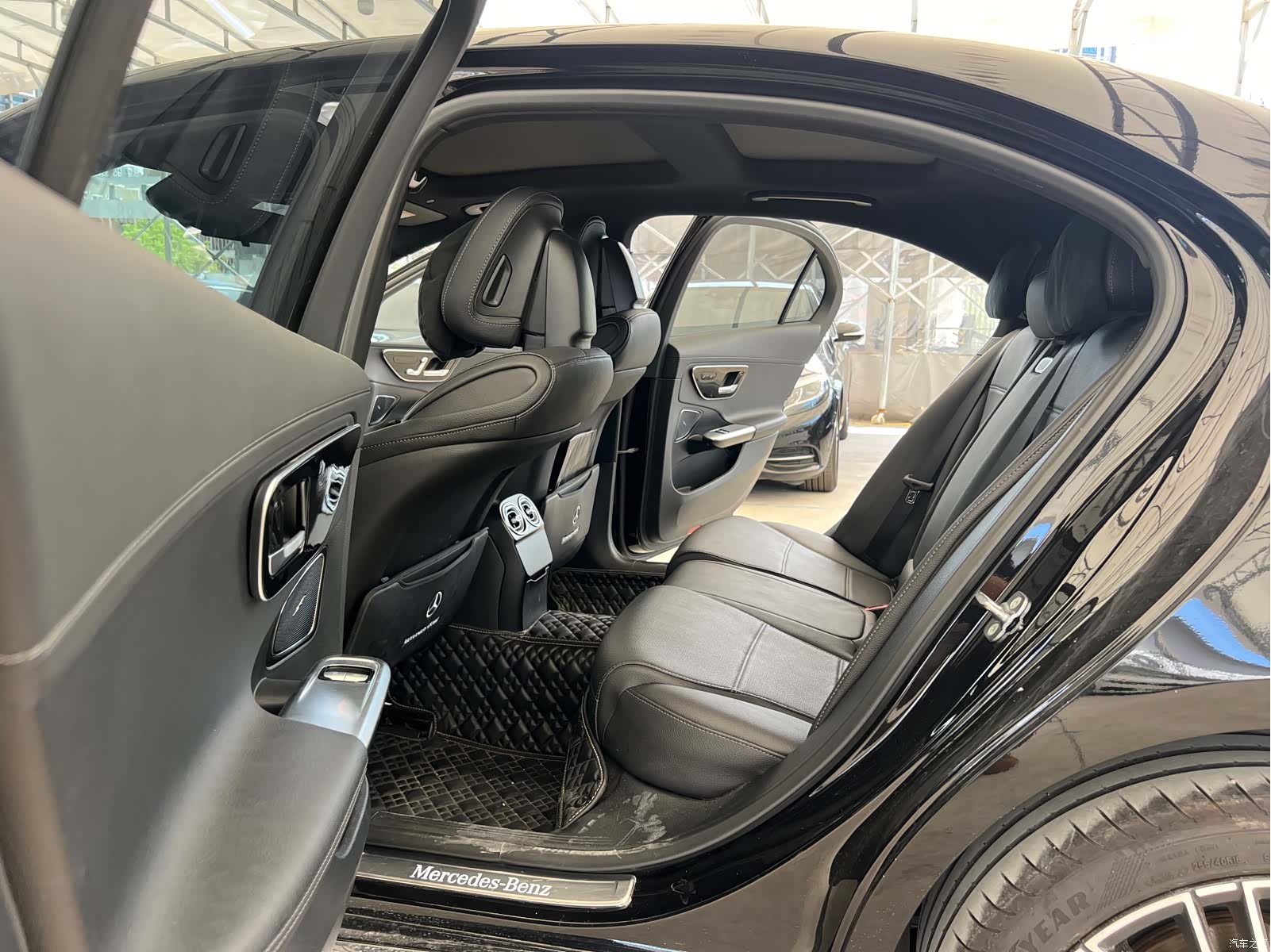 Mercedes-Benz C-Class, 2024 17
