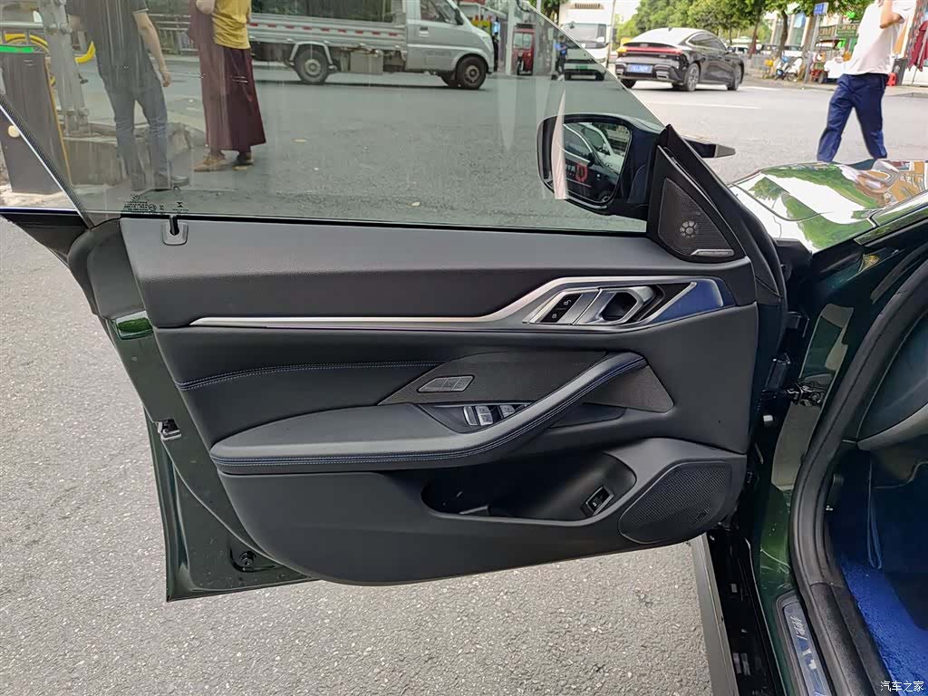 BMW i4, 2023 6