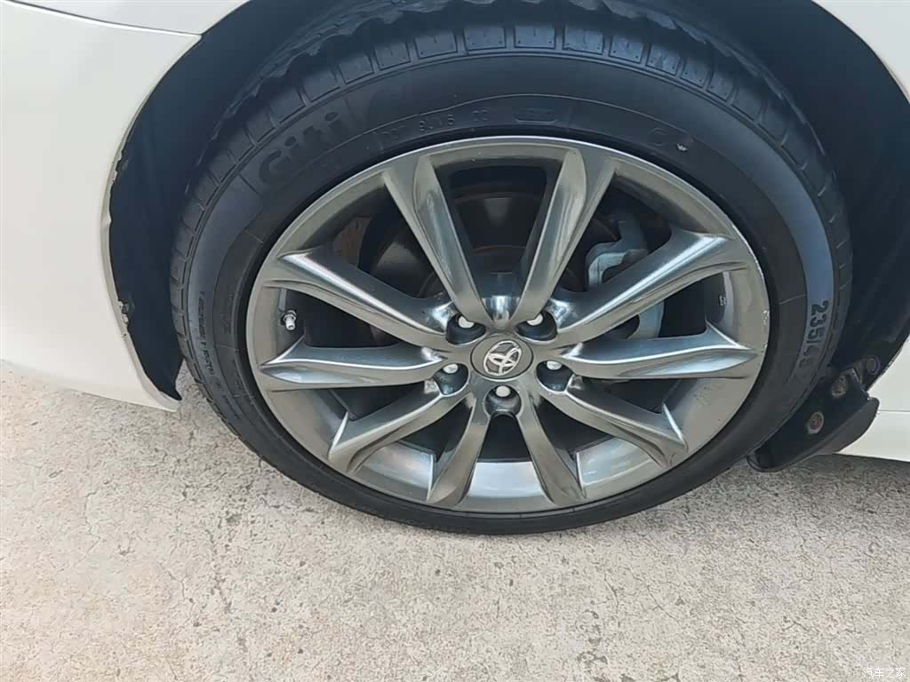 Toyota 2.5V, 2017 23