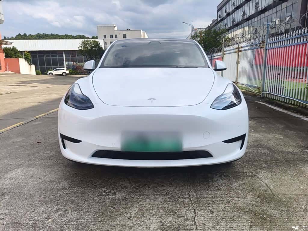 Tesla Model Y, 2022 3