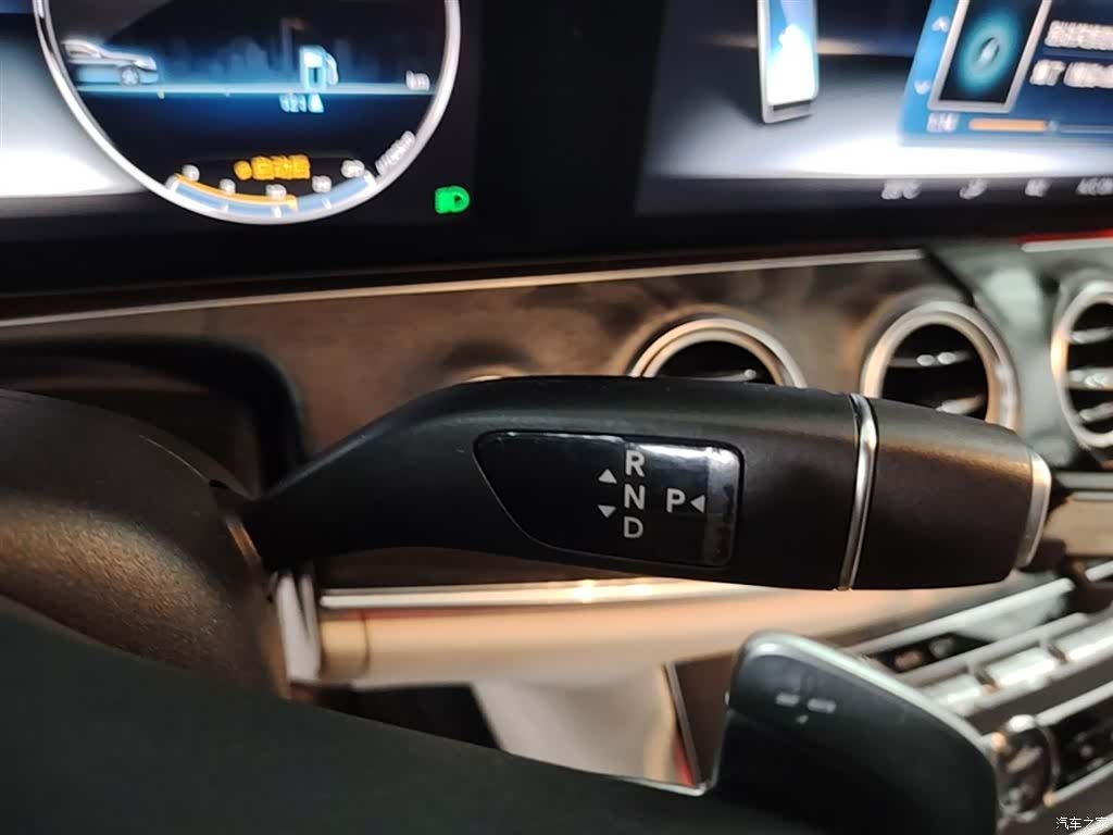 Mercedes-Benz E-Class, 2019 14