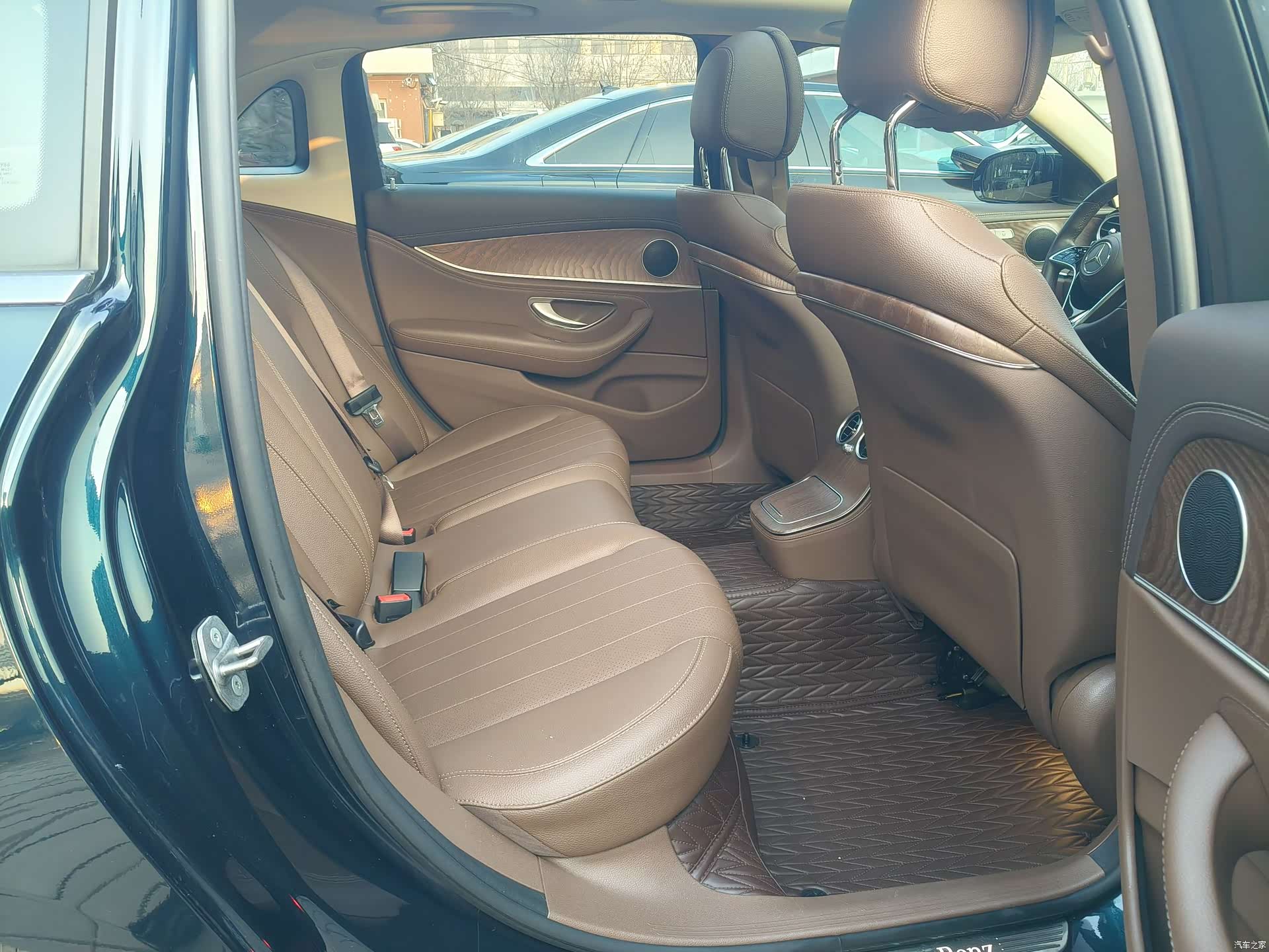 Mercedes-Benz E-Class, 2023 23