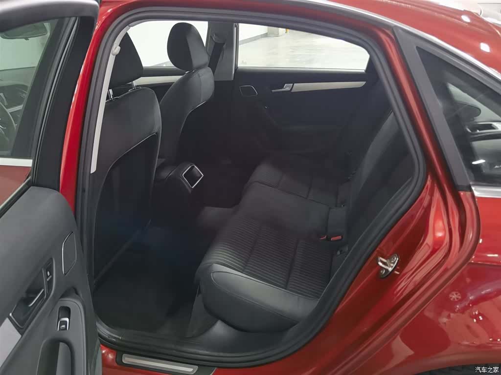 Audi A4L, 2013 15
