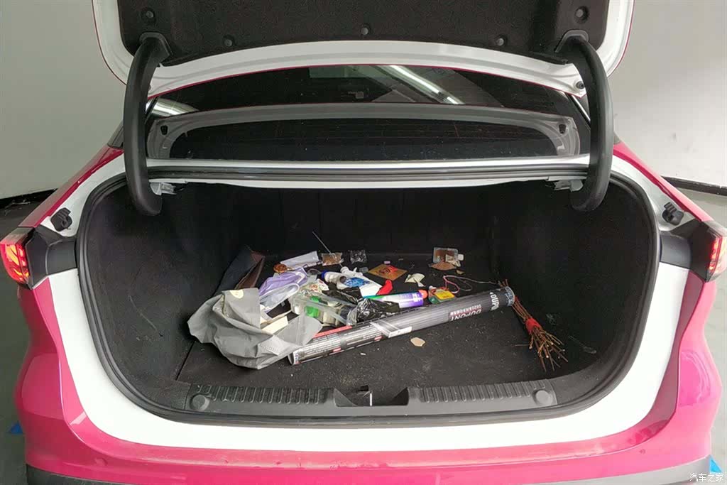 Geely Galaxy L6, 2024 4