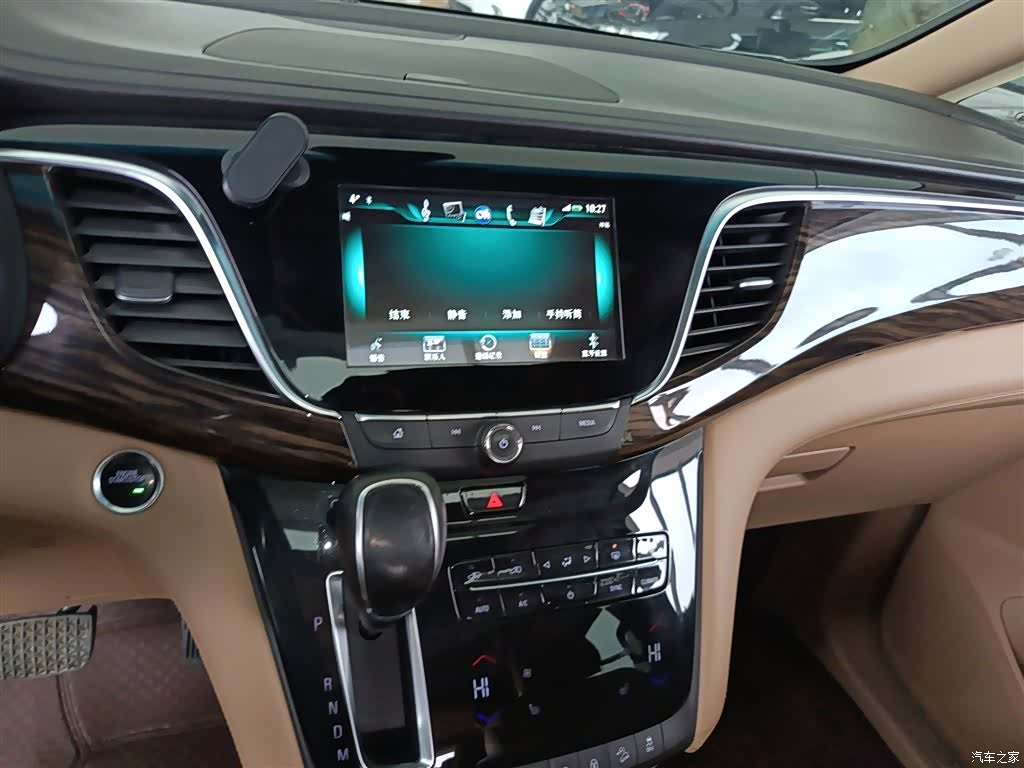 Buick GL8, 2017 13