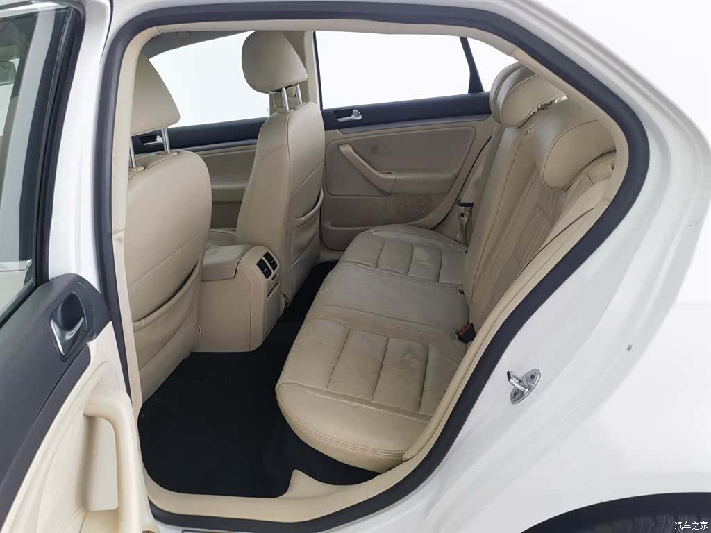 Volkswagen Sagitar, 2011 15