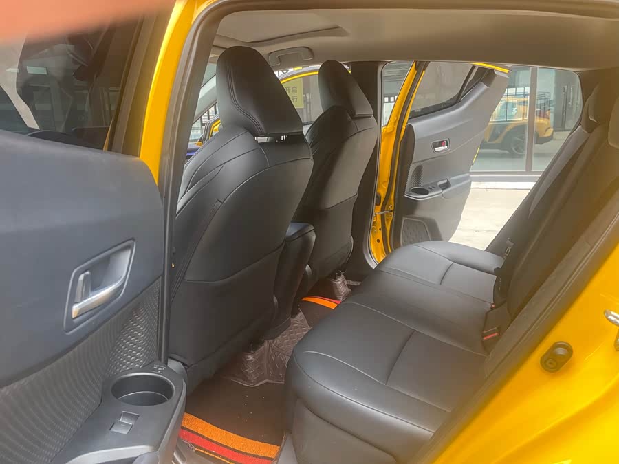 Toyota C-HR 2022, фото 9