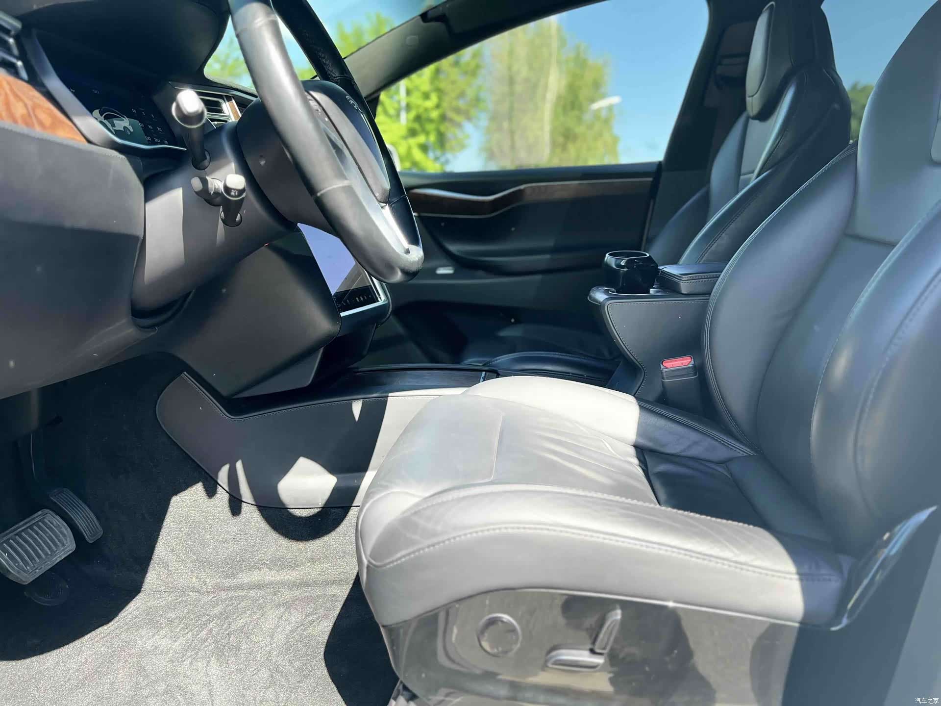 Tesla Model X, 2017 29