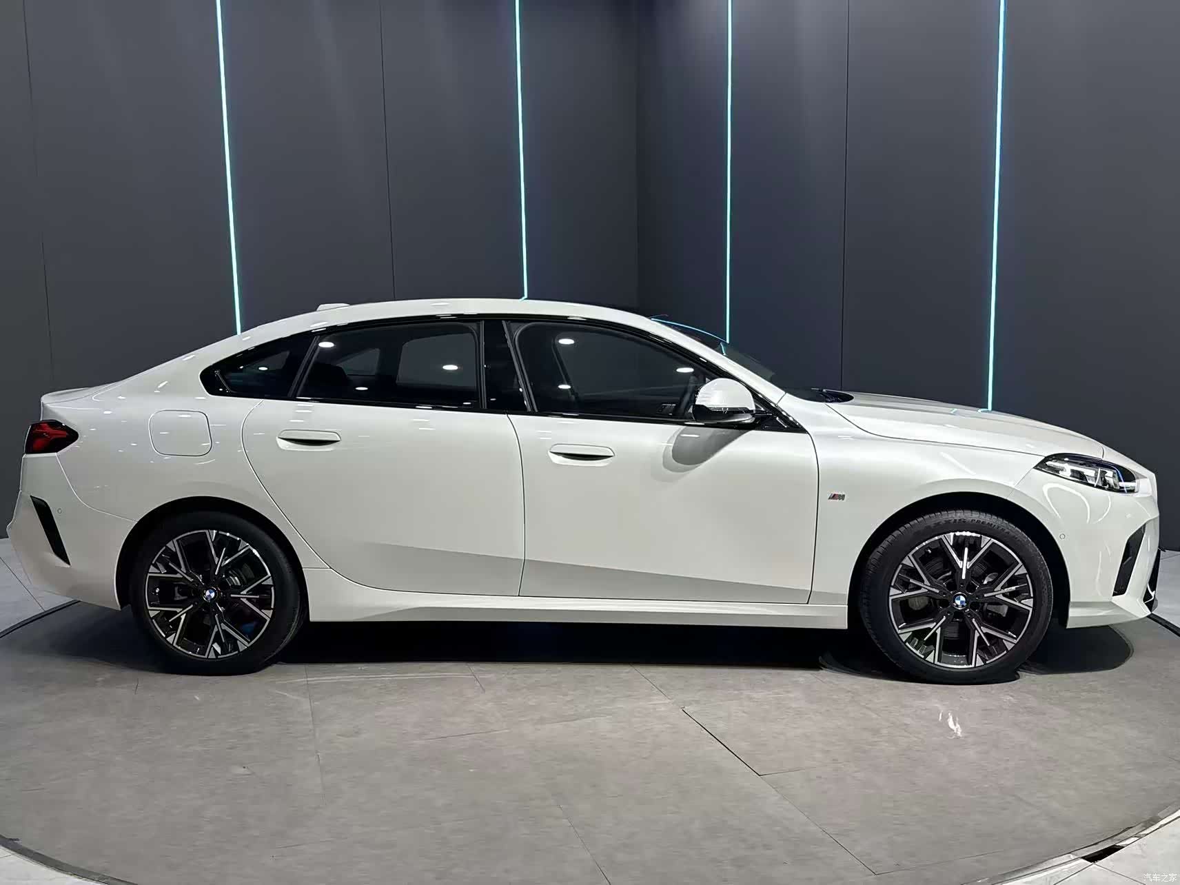 BMW 2 Series, 2025 все фото