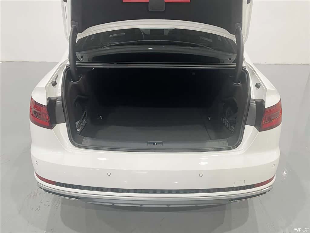 Audi A4L, 2020 7