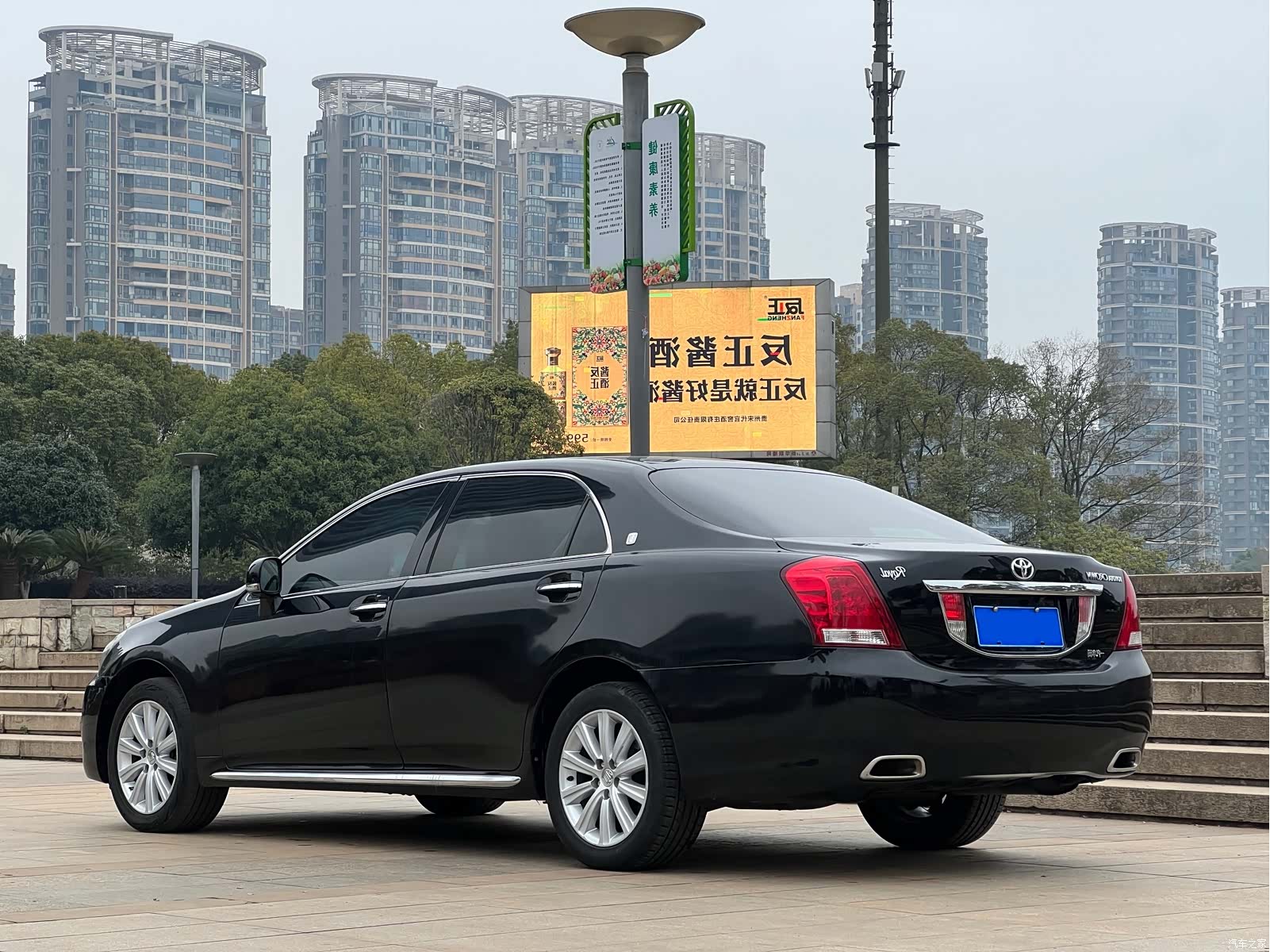 Toyota Crown, 2011 4