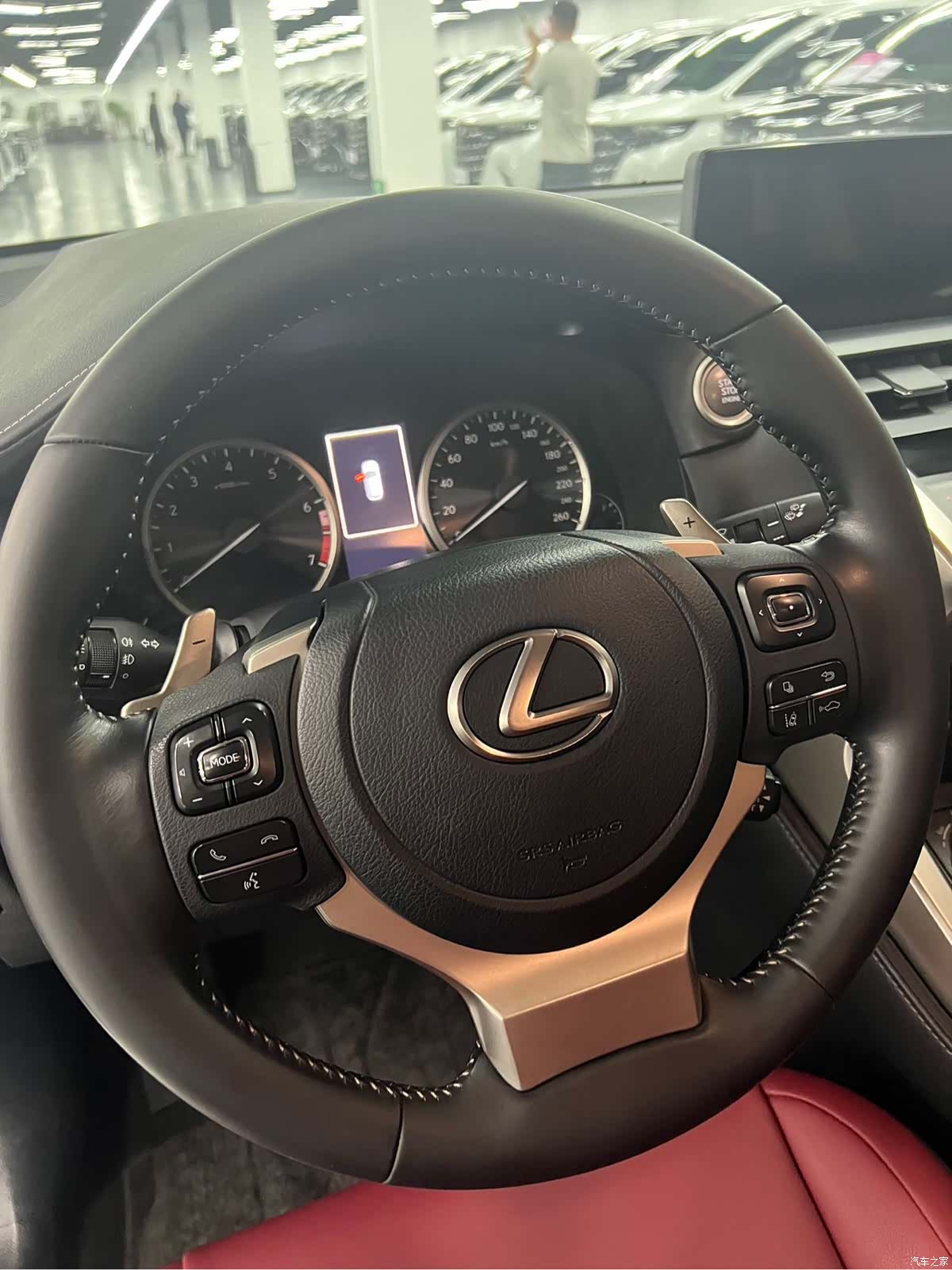 Lexus NX, 2021 11