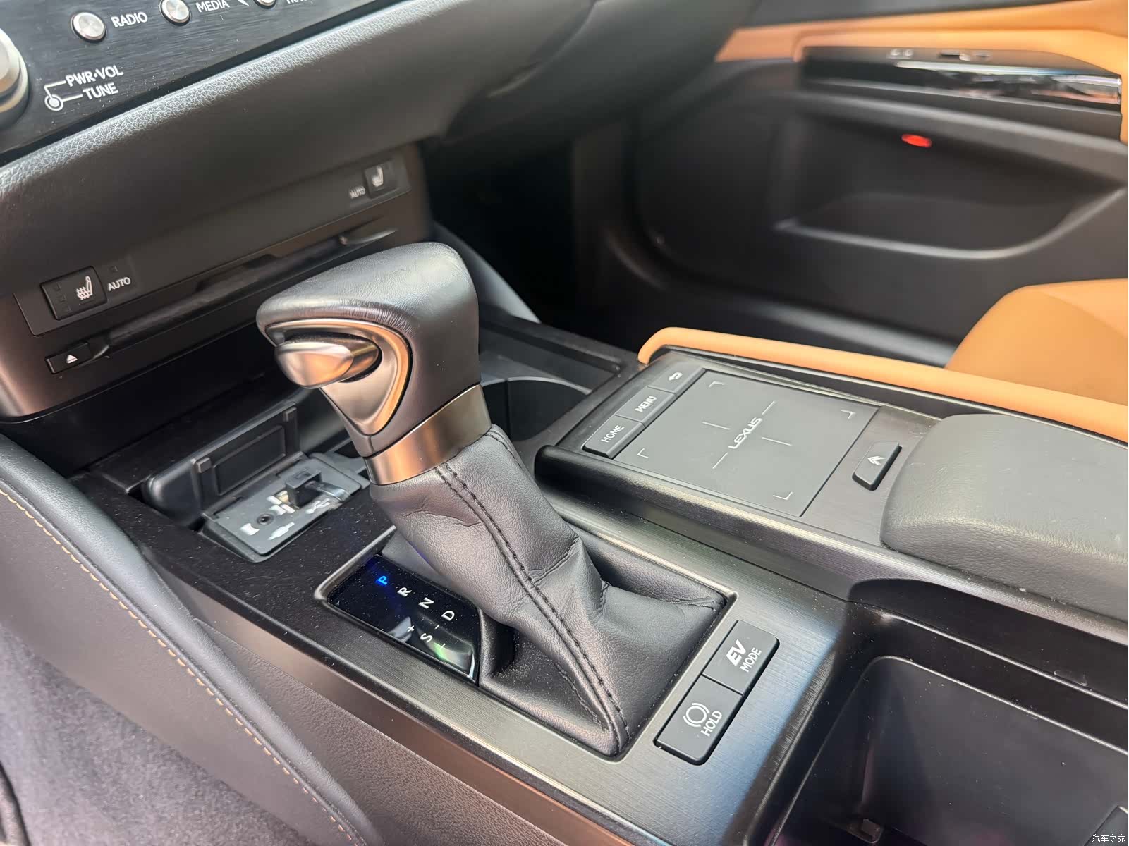 Lexus ES, 2021 11
