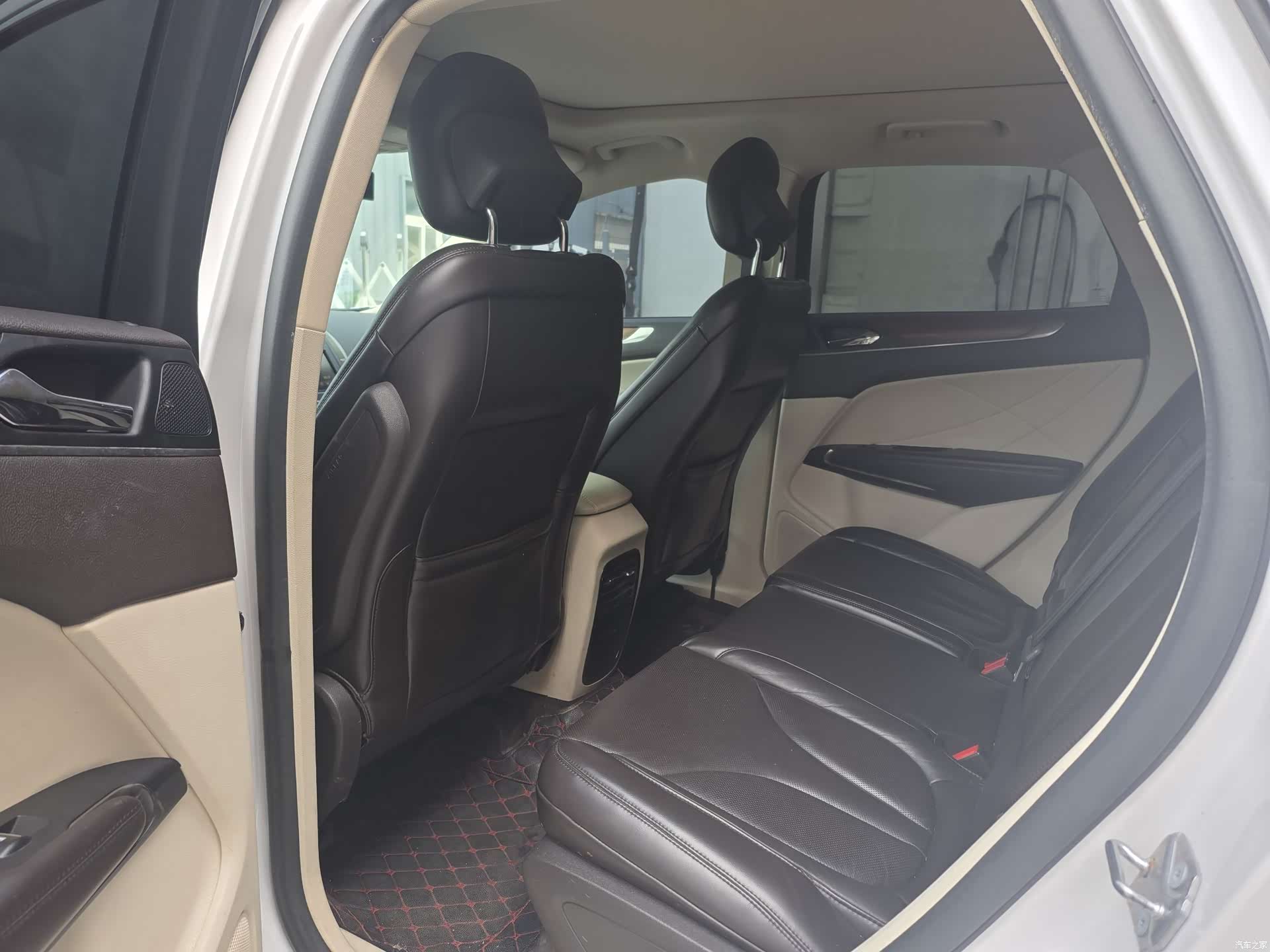 Lincoln MKC, 2016 8