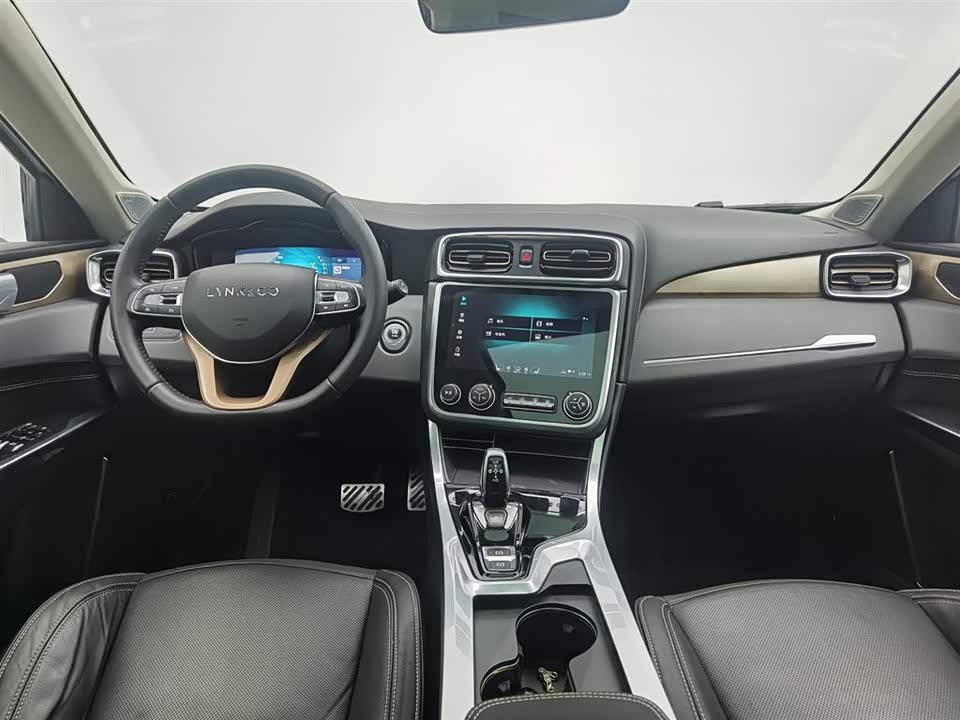 Lynk & Co 01