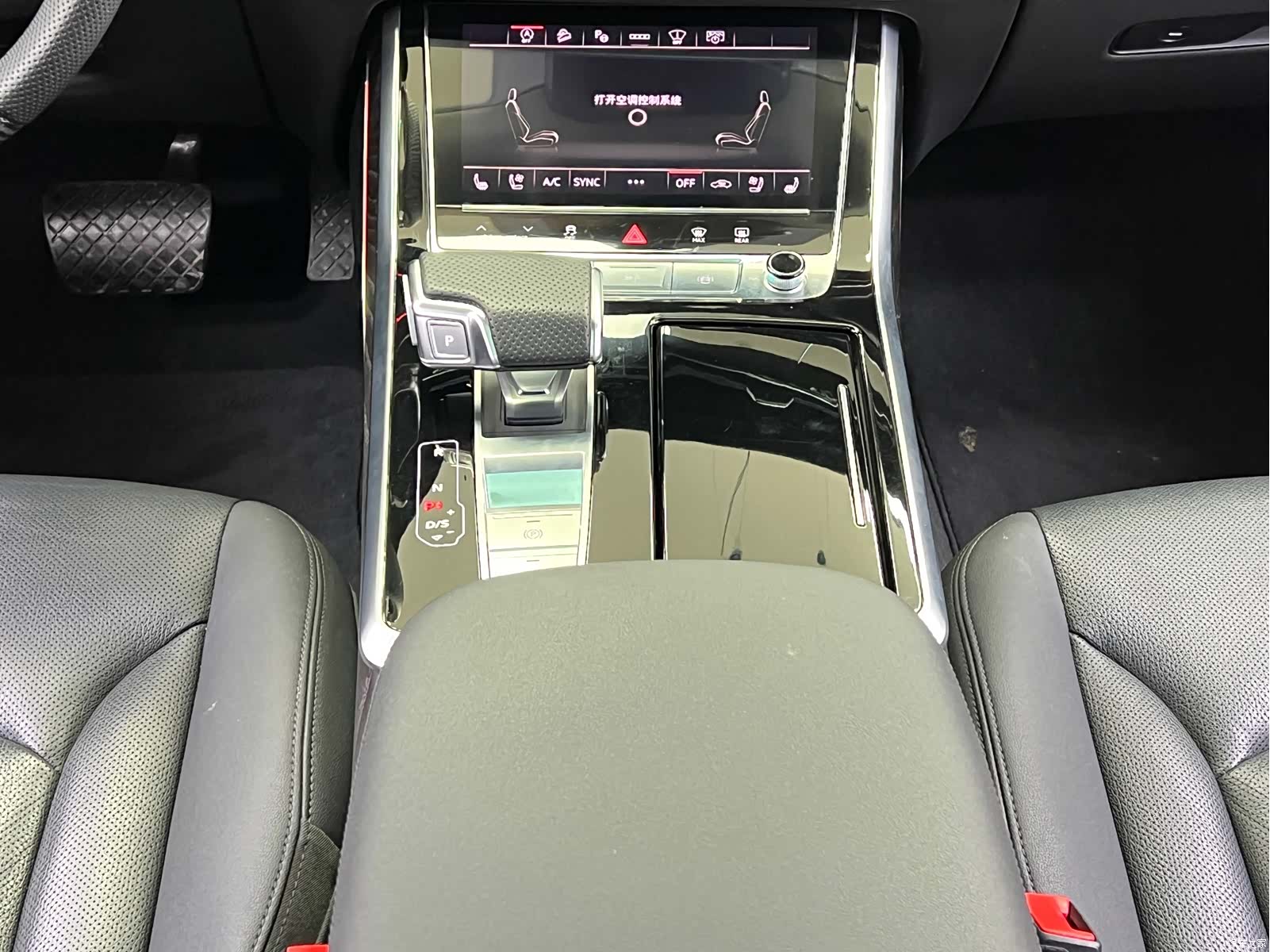 Audi Q8, 2022 25