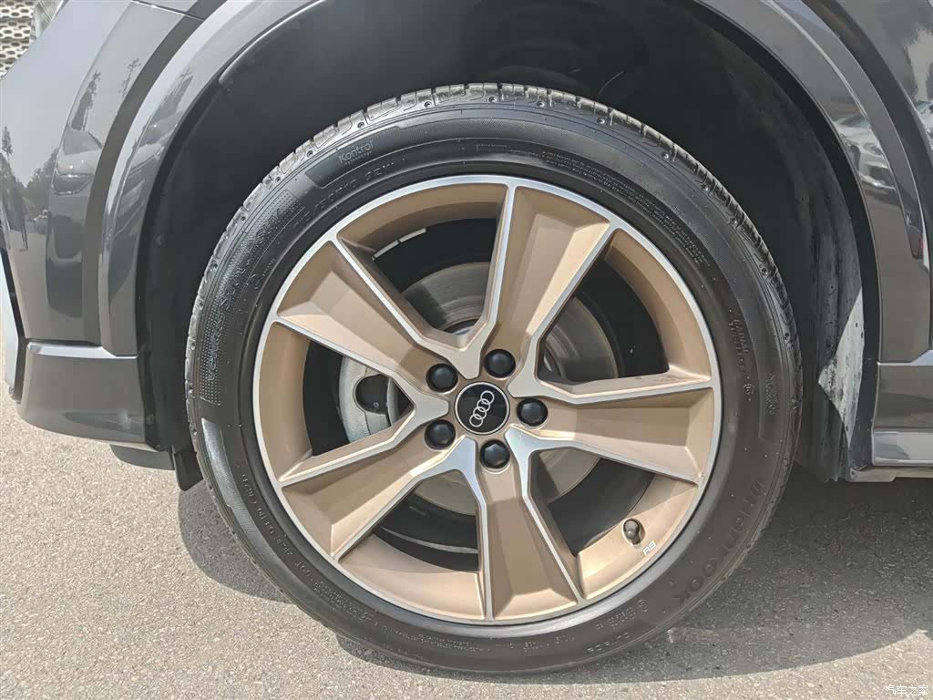 Audi Q2L, 2024 17