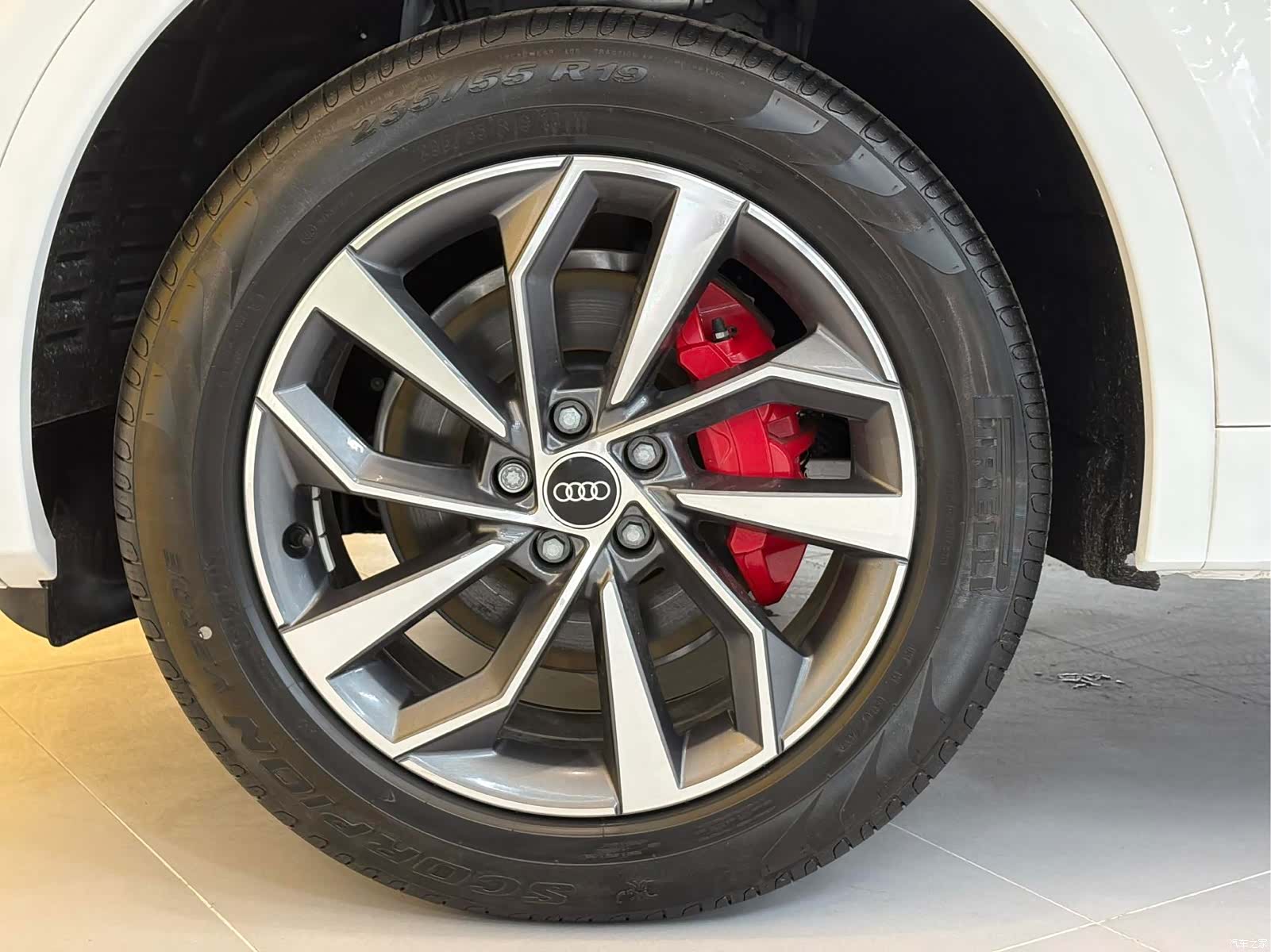 Audi Q5L, 1900 22