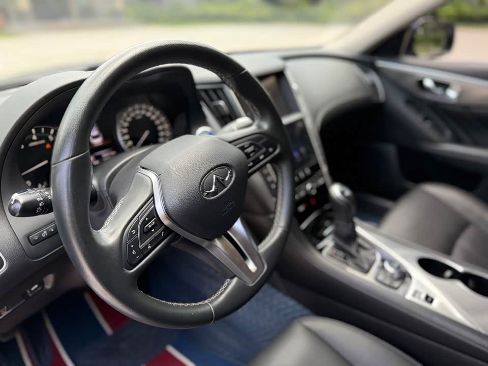 Infiniti Q50L