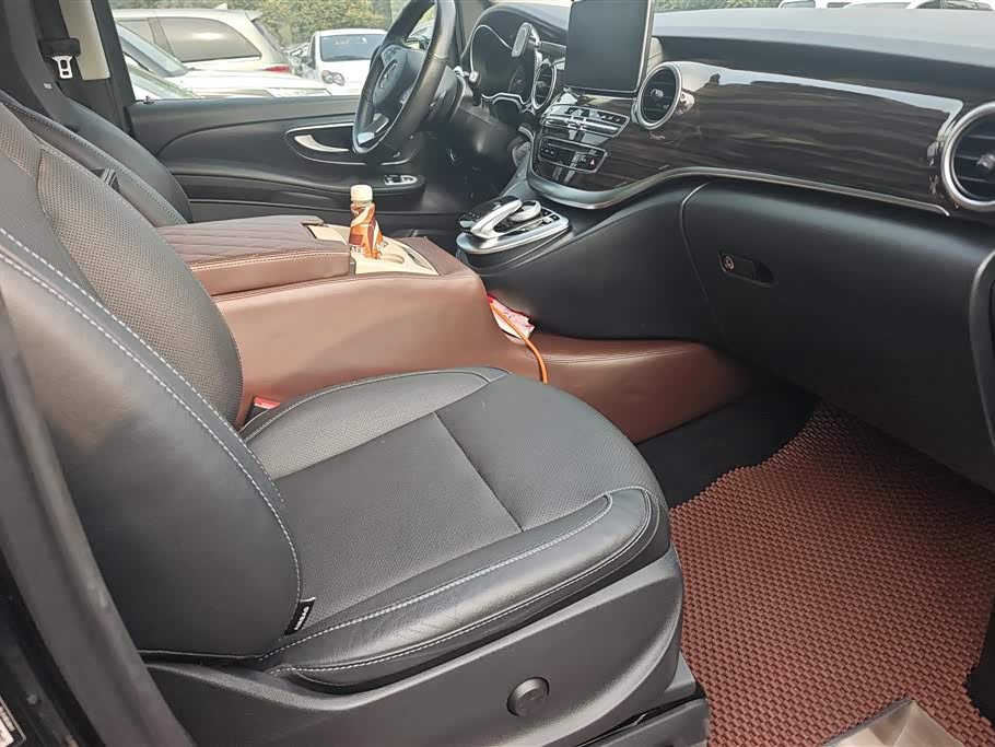 Mercedes-Benz V-class