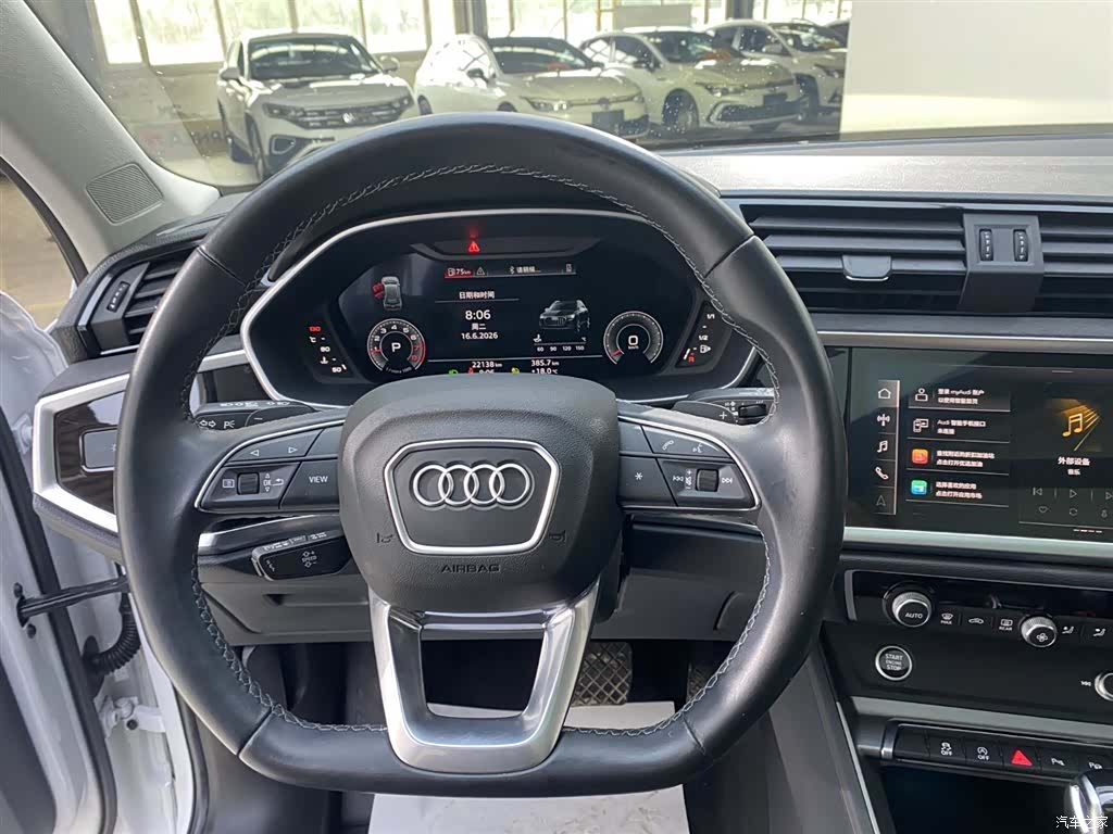 Audi Q3, 2022 10