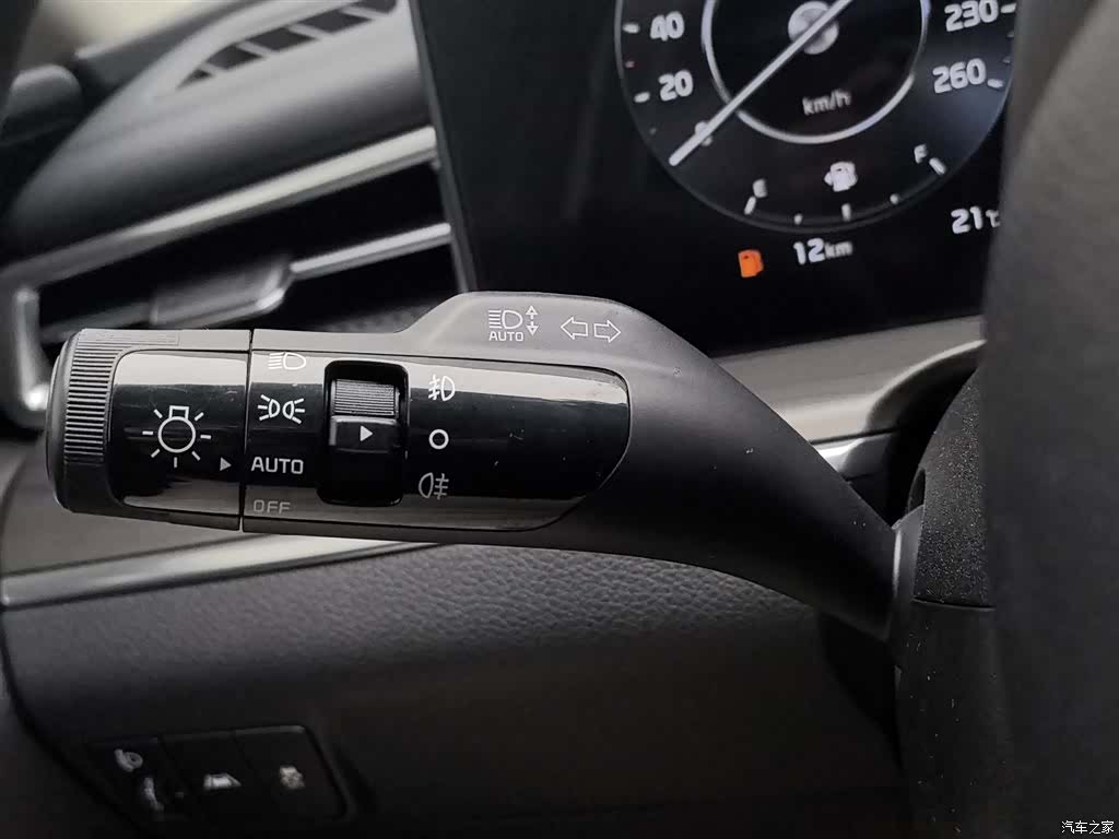 Kia K5, 2023 21
