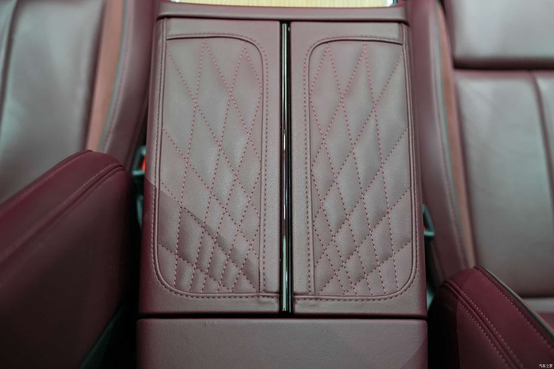 Hongqi E-HS9, 2022 11