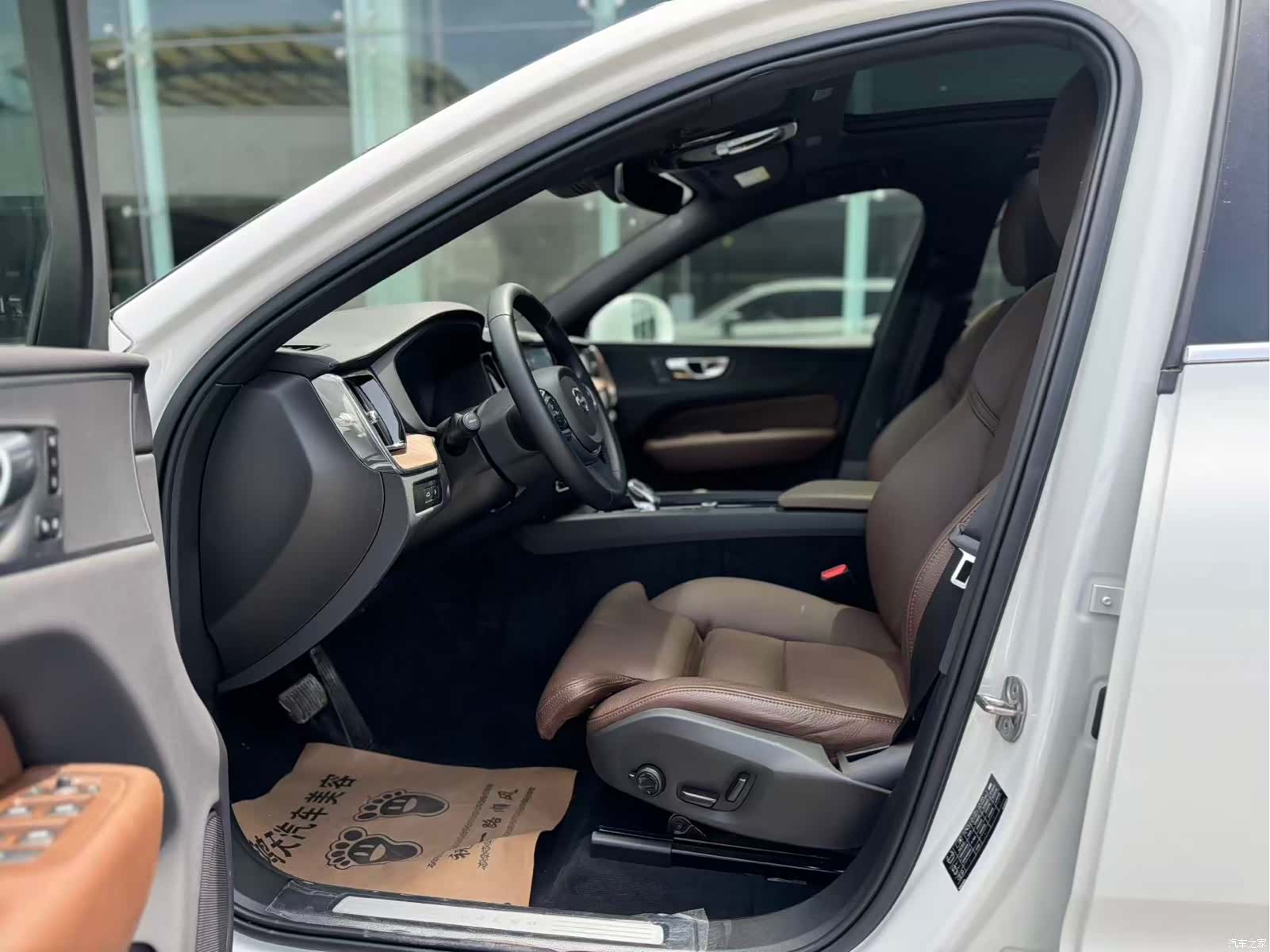 Volvo XC60, 2025 все фото