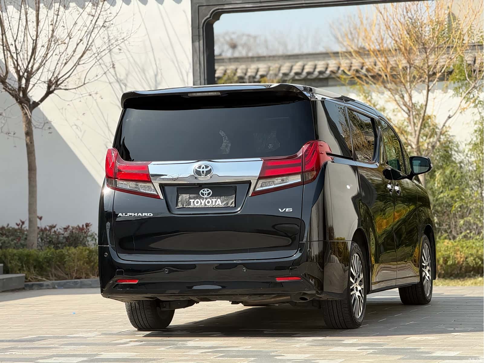 Toyota Alphard, 2016 все фото